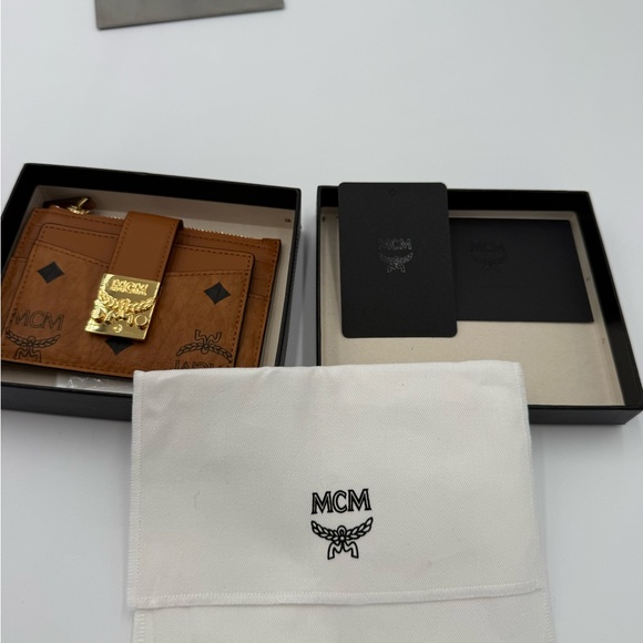 MCM Patricia Visetos Card Case in cognac. NWT. Full Inclusion - Picture 3 of 5